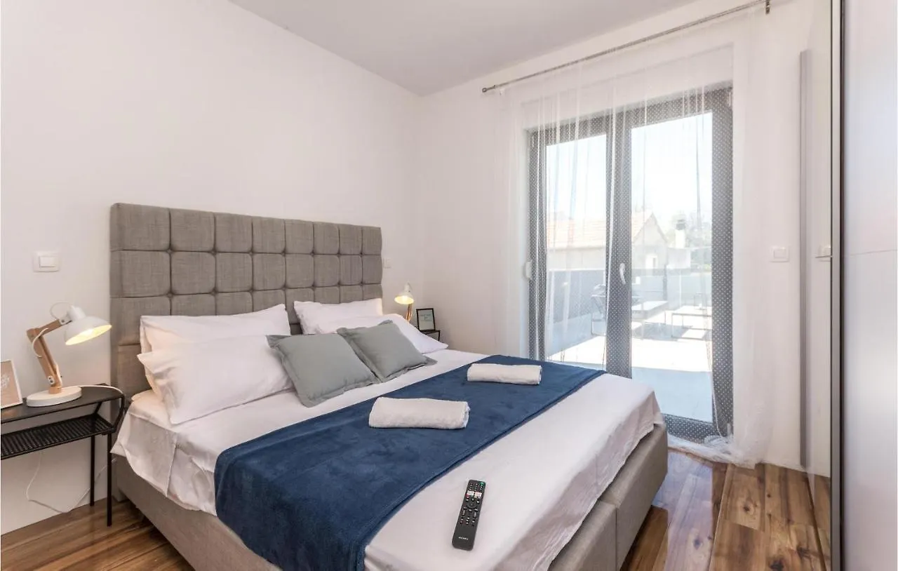 3 Bedroom Beautiful Home In Rastane Donje Donje Rastane Holiday home